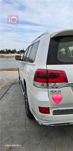 تۆیۆتا لاند کروزەر